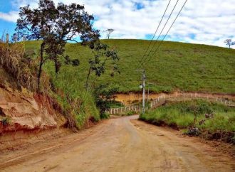 Estradas vicinais em Três Rios recebem manutenção da Secretaria Municipal de Obras e Habitação
