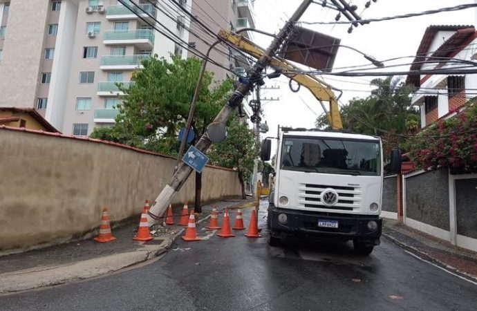 Chuva forte causa danos em diversos pontos da cidade
