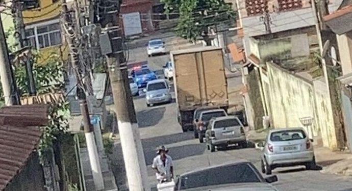 Homem é assassinado a tiros no bairro Nova Esperança e dupla suspeita de homicídio é presa