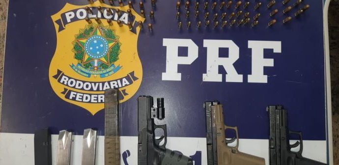 Motorista é preso em Piraí com pistolas e munições