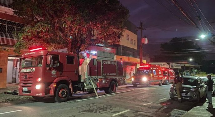 Loja de produtos médicos e hospitalares de Resende pega fogo