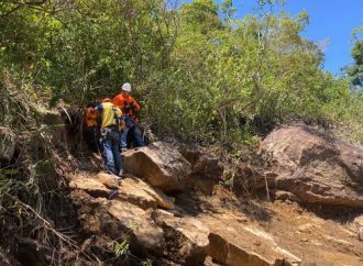 Desmonte de 85 toneladas de rocha no Morro da Oficina em Petrópolis