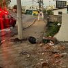 Motorista fica ferido ao bater carro contra muro em Volta Redonda