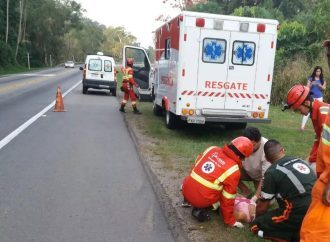 Mulher é atropelada por carro em Barra do Piraí