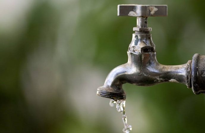 Troca de tubulação interrompe fornecimento de água em seis bairros de Levy Gasparian