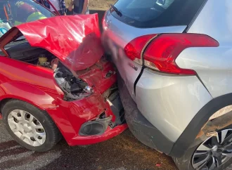 Acidente entre dois carros deixa idosa ferida em Pinheiral