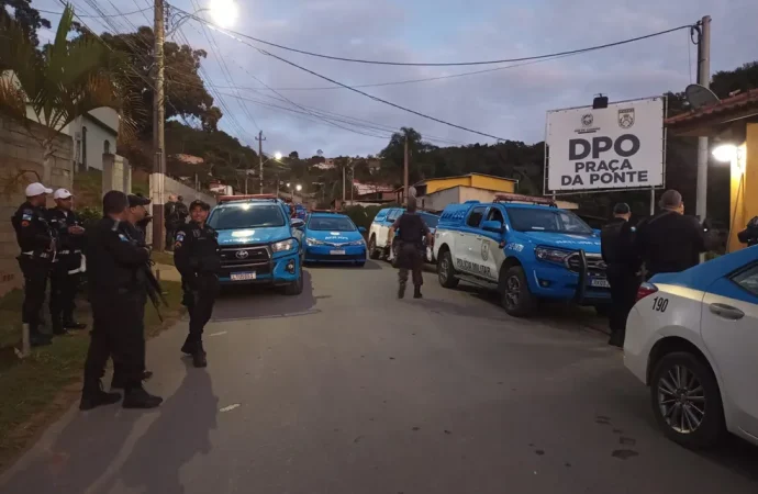 Três pessoas foram presas com drogas em operação contra a criminalidade em Paty do Alferes