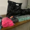 Mais de mil pares de calçados com indícios de falsificação são apreendidos na BR-040