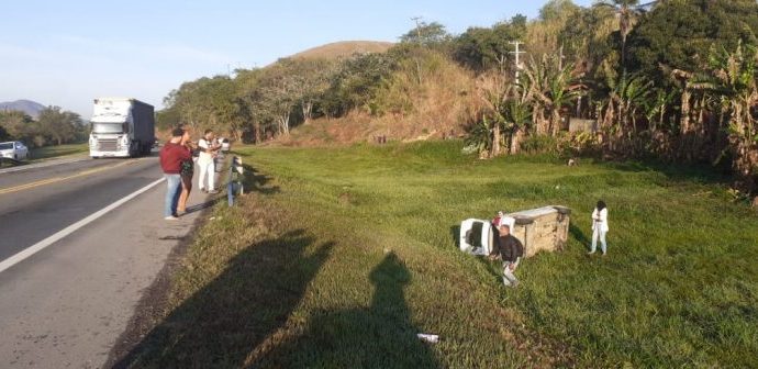 Homem é atropelado em ponto de ônibus na BR-393 e morre, em Vassouras