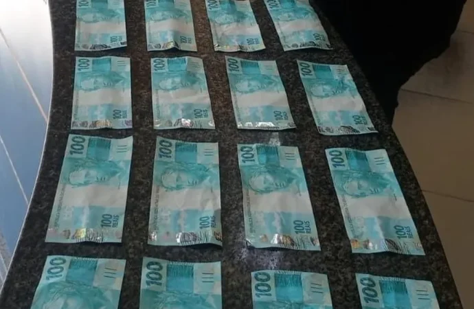 Mãe denuncia filho após abrir encomenda com R$ 2 mil em notas falsas em Valença