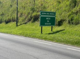 Caminhão enguiçado causa lentidão na Serra das Araras