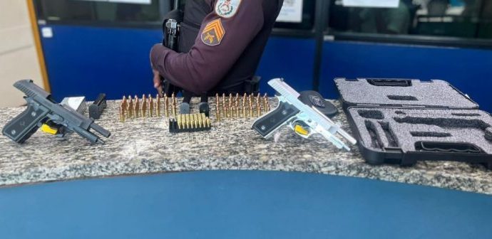 PM flagra dupla com pistolas após denúncia de que criminosos estavam se preparando para um homicídio em Barra Mansa