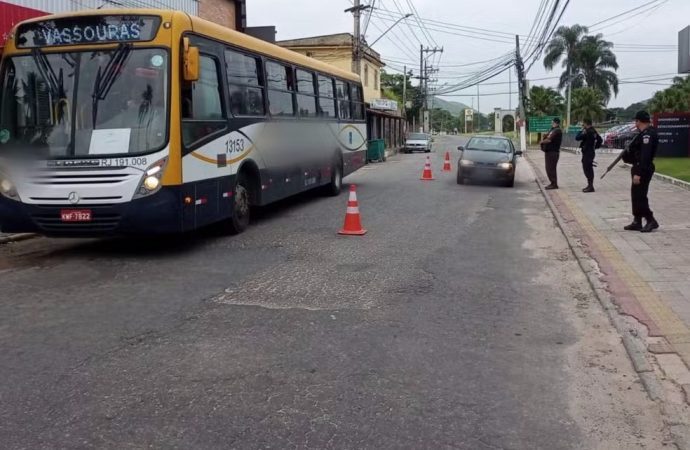 PM faz operação contra o tráfico de drogas em Vassouras