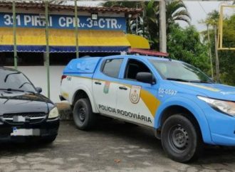 Agentes do Batalhão Rodoviário de Piraí, prende homem com carro clonado em Piraí