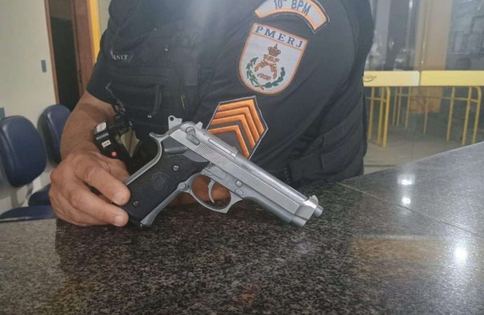 Simulacro de arma é apreendido após denúncia de violência doméstica, em Valença