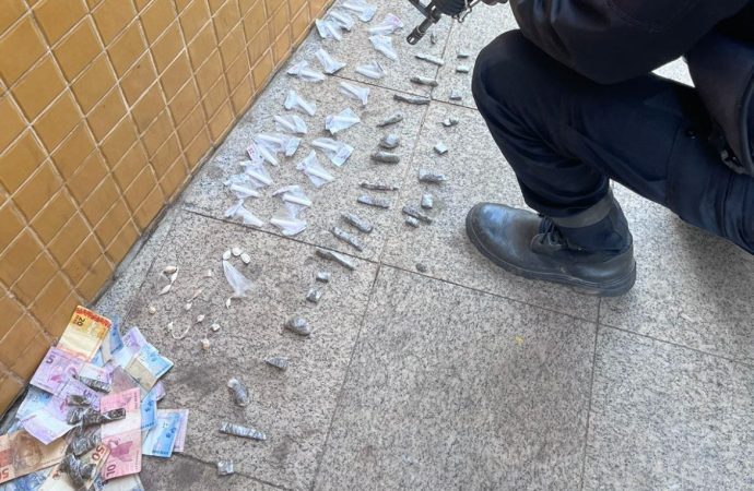 Menor de 15 anos é flagrado com drogas em Três Rios