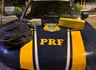 Passageira de ônibus interestadual é presa pela PRF com drogas na BR-116