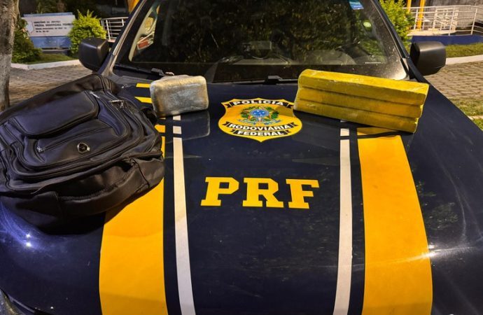 Passageira de ônibus interestadual é presa pela PRF com drogas na BR-116