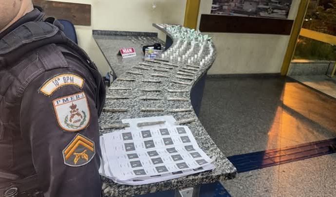 Suspeitos fogem da ação PM e deixam drogas para trás no bairro Vale do Ipiranga em Barra do Piraí