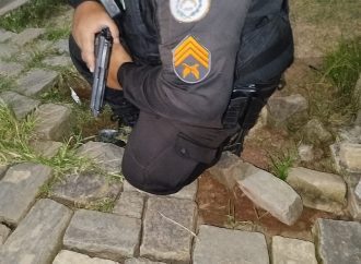 Suspeito foge da PM, mas deixa droga para trás em Três Rios