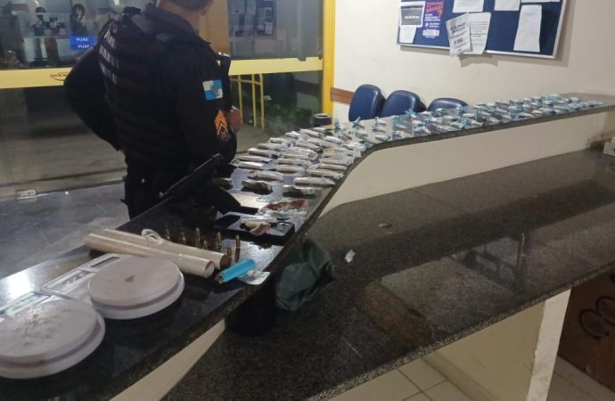 Um suspeito detido e drogas, arma e outros materiais do tráfico apreendidos em Valença