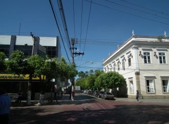 Cliente de banco fica preso dentro de agência bancária em Paraíba do Sul
