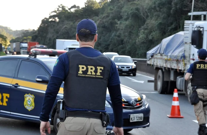 PRF reforça o policiamento nas rodovias federais