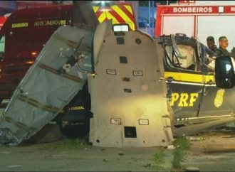 Três agentes da PRF morrem após colisão na Avenida Brasil