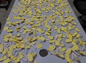 Polícia prende homem, mulher e adolescente com mais de 400 pinos de cocaína em Piraí