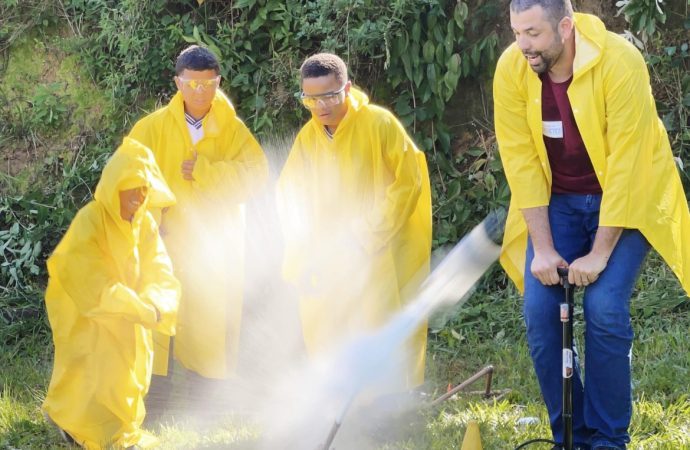 Pinheiral realiza seletiva para a Olimpíada Brasileira de Foguetes