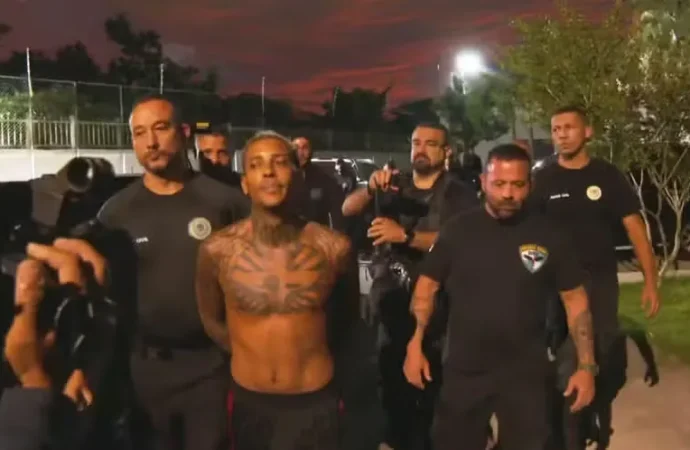 Após prisão, MC Poze é transferido para a cadeia de Benfica