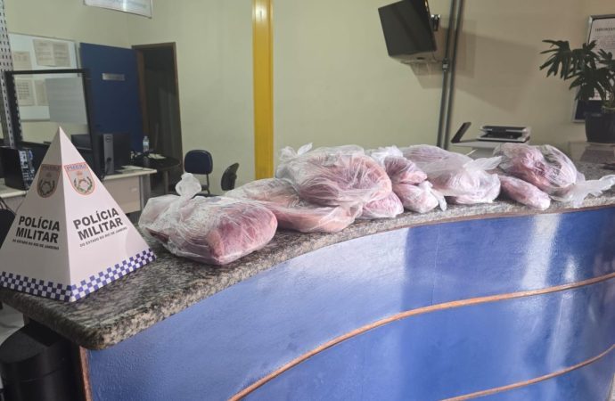 Homem furta carnes em supermercado de Pinheiral e é detido