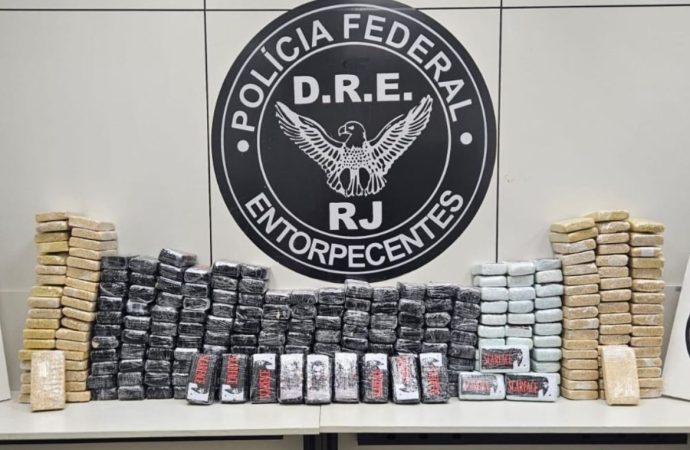 PF apreende 270 quilos de cocaína e prende motorista em Piraí