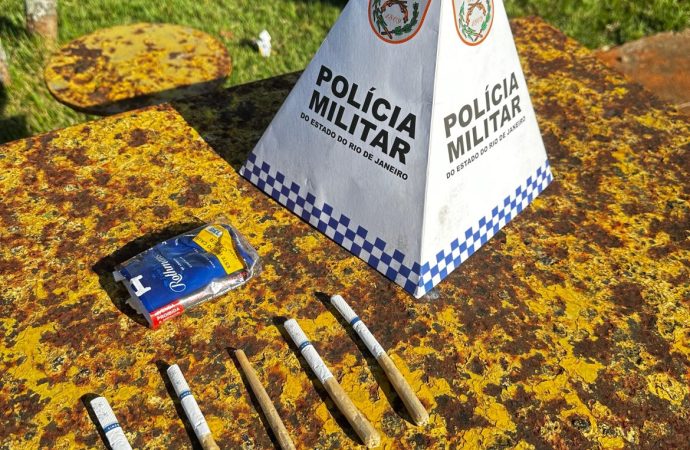 Polícia Militar apreende cigarros de maconha em ponto de venda de drogas
