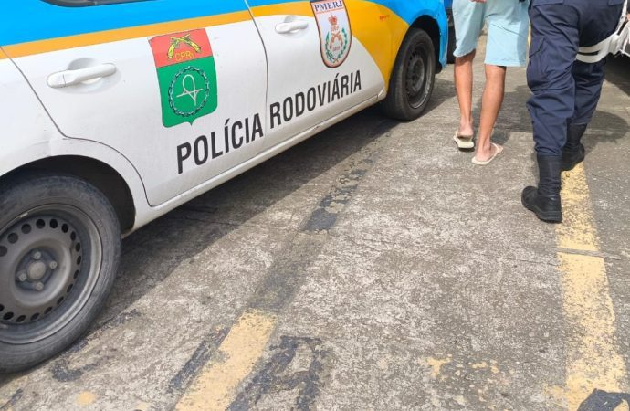 Polícia Rodoviária prende dois foragidos da Justiça em Valença