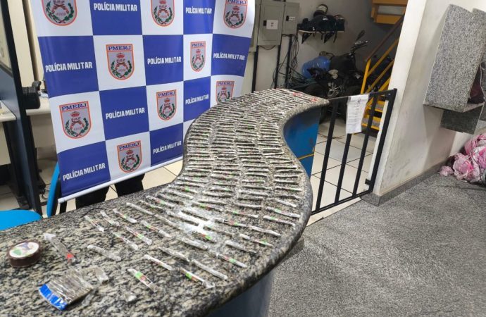 Ação da PM em Miguel Pereira resulta na prisão de homem e na apreensão de maconha
