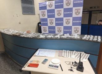 Entorpecentes e outros materiais do tráfico apreendidos e um suspeito detido em Vassouras