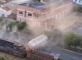 COLISÃO ENTRE TREM DA MRS E CARRETA DE GÁS NATURAL ASSUSTA MORADORES DE PARAÍBA DO SUL
