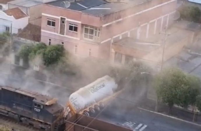 COLISÃO ENTRE TREM DA MRS E CARRETA DE GÁS NATURAL ASSUSTA MORADORES DE PARAÍBA DO SUL