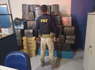 Homem é preso com 2,5 toneladas de maconha escondidas em carga de plástico bolha na Dutra