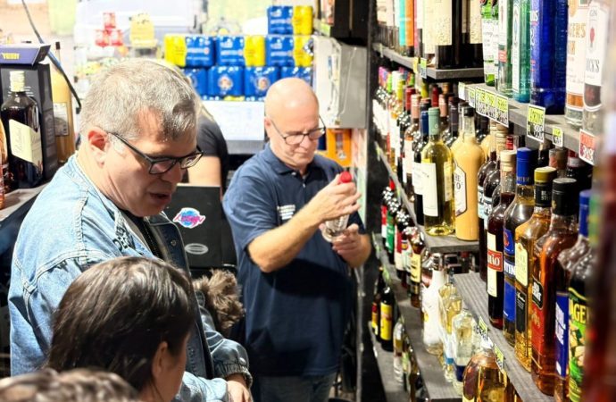 Operação ‘Drink Seguro’ apreende 76 garrafas de bebidas irregulares durante ação em Piraí