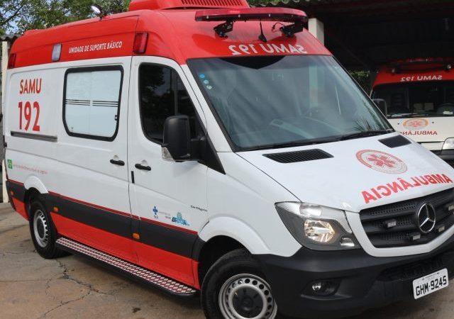 Acidente entre moto e carro deixa jovem ferido no Centro de Valença