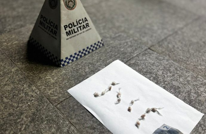 PM apreende 12 pedras de crack após perseguição a suspeito em Paraíba do Sul