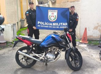 Polícia Militar prende suspeitos e apreende drogas e veículo roubado em Três Rios