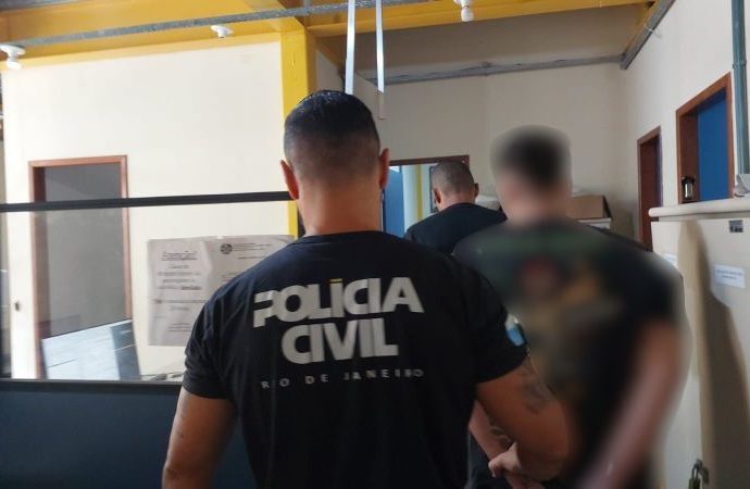 Perseguição na RJ-145 termina com dois presos por tráfico de drogas em Piraí