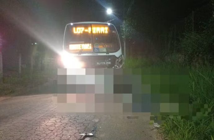 Acidente entre moto e ônibus mata dois homens em Piraí