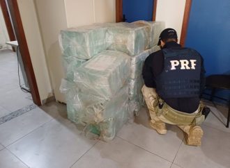 PRF apreende cerca de 600 quilos de maconha em caminhão na Via Dutra, em Piraí