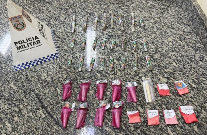 Suspeito foge durante patrulhamento e deixa drogas para trás em Barra do Piraí