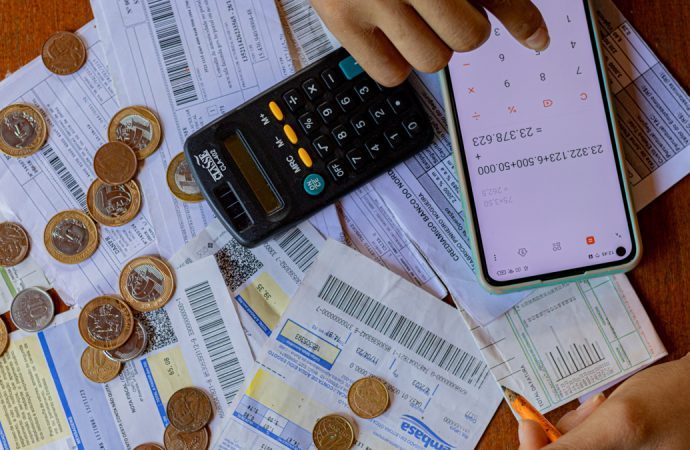 CNC/Serasa: endividamento bate recorde no Brasil