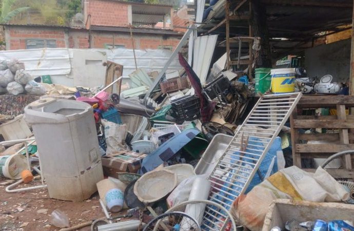 Polícia Ambiental flagra reciclagem funcionando sem licença às margens de córrego em Valença